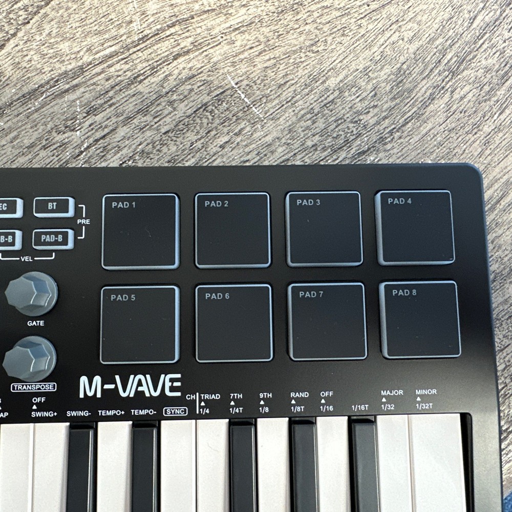 M-VAVE SMK-25 USB Keyboard Controller 25 Keys MIDI Backlit Drum Pad 8 Knobs