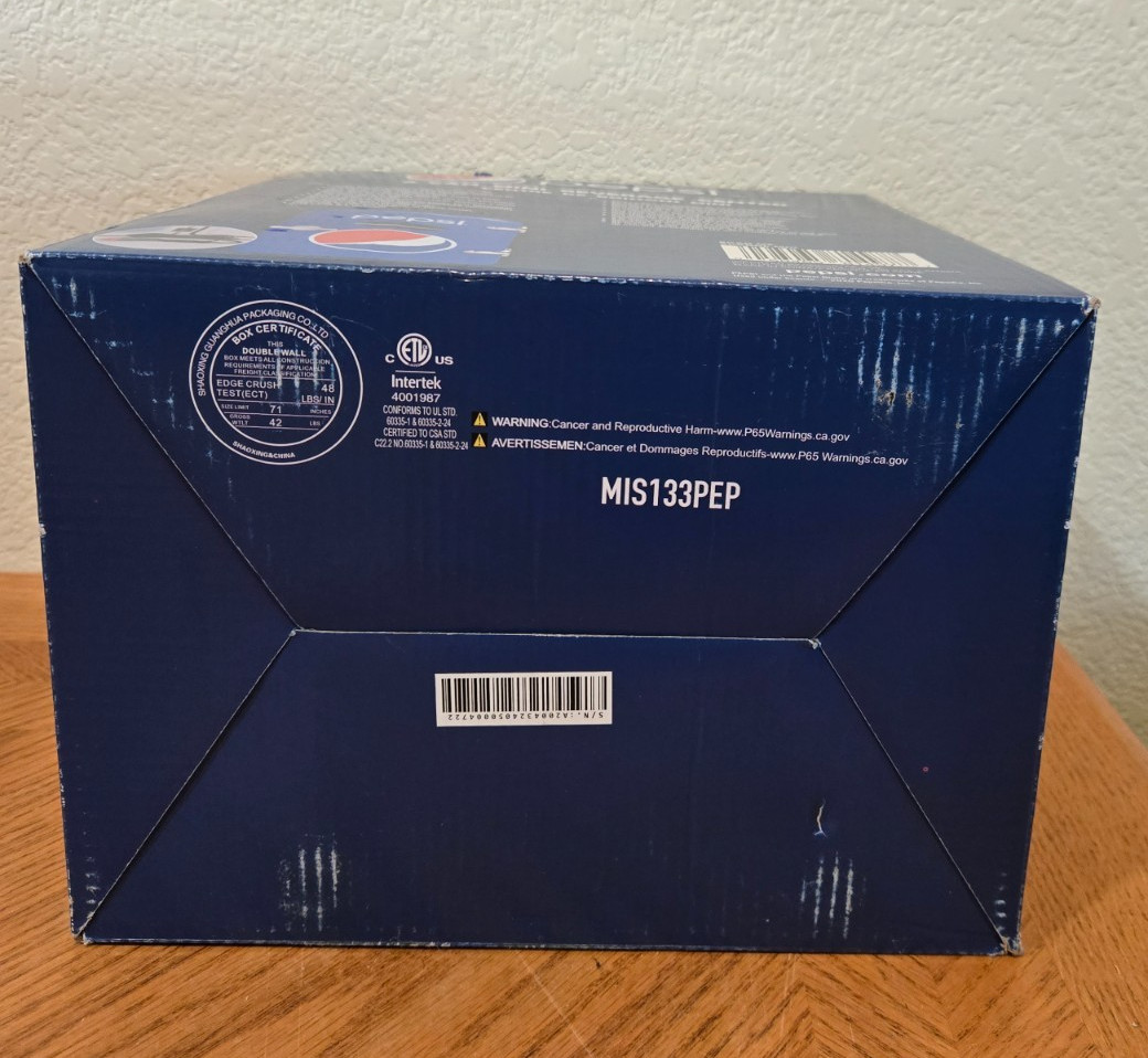 Pepsi 6-can Mini Fridge Bevarage Center MIS133PEP. New sealed