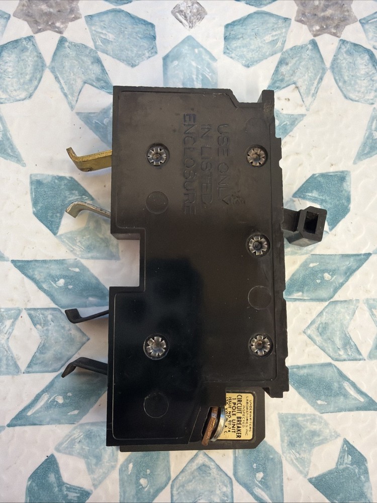 Cutler Hammer XO120 Single Pole Plug-In - ECS
