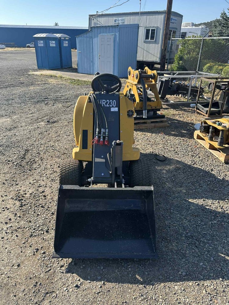 0.7 Ton Engine Front End Mini Loader | HR230