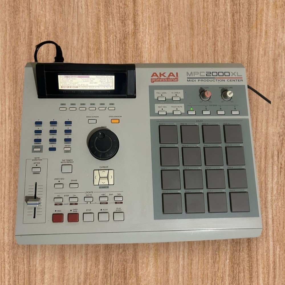 Akai MPC 2000XL