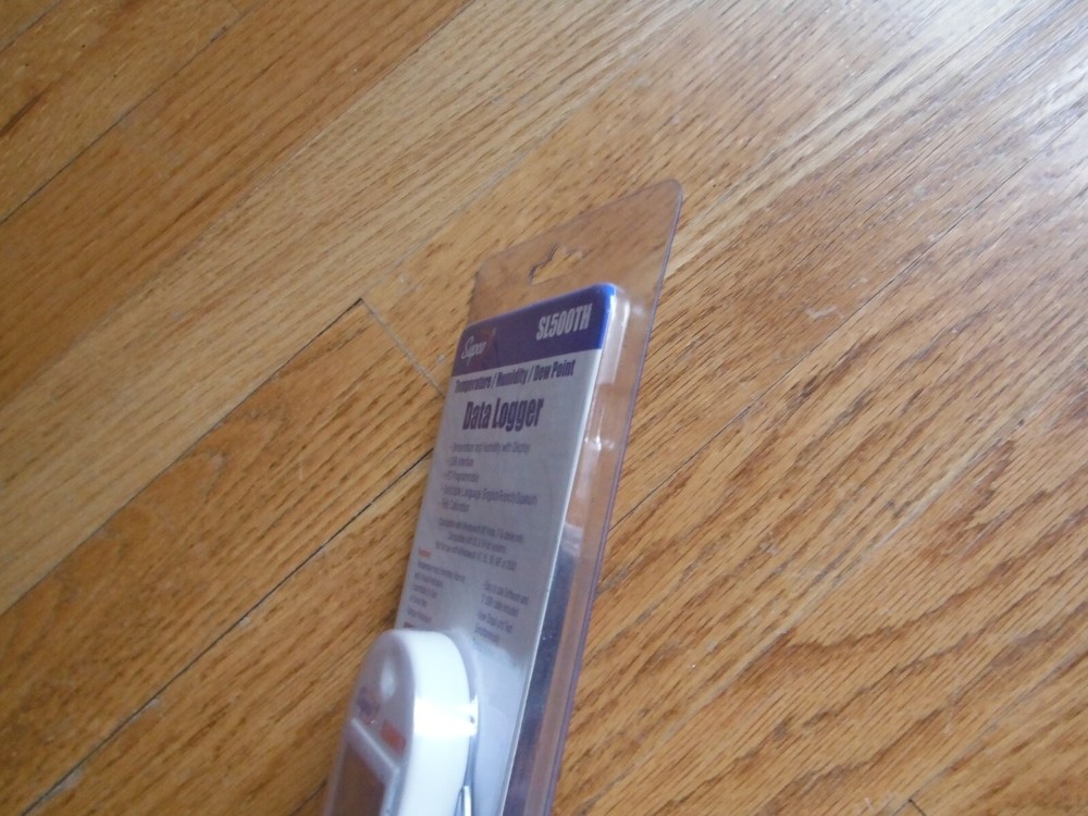 Supco SL500TH Temperature & Humidity Data Logger w/Internal Sensors & Software