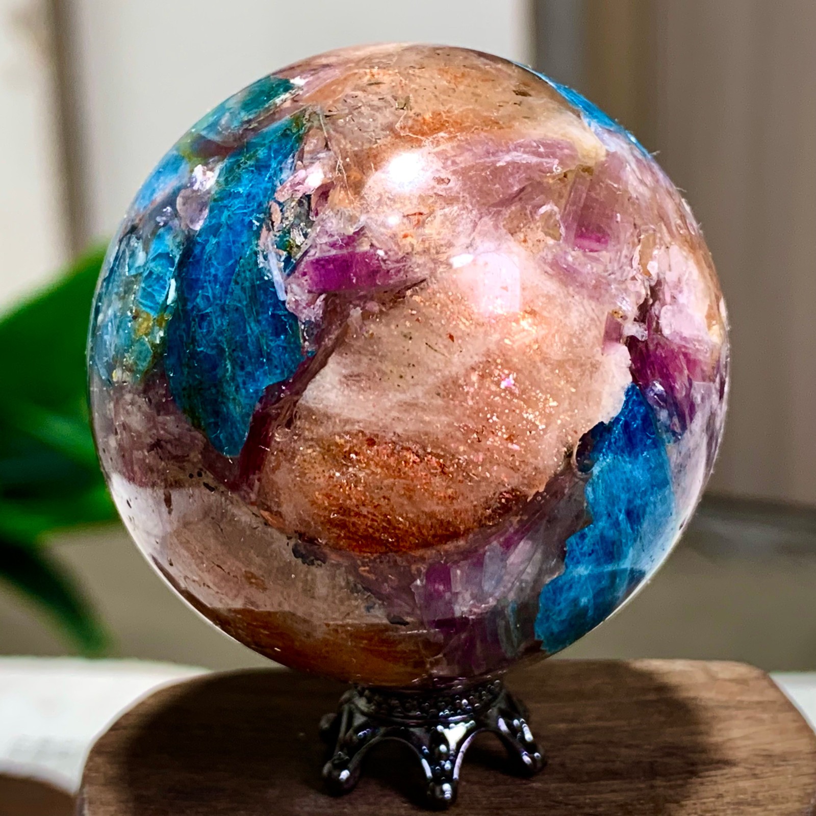 132G Natural Blue Aptite +Sun Stone purple lepidolite Sphere mineral sample