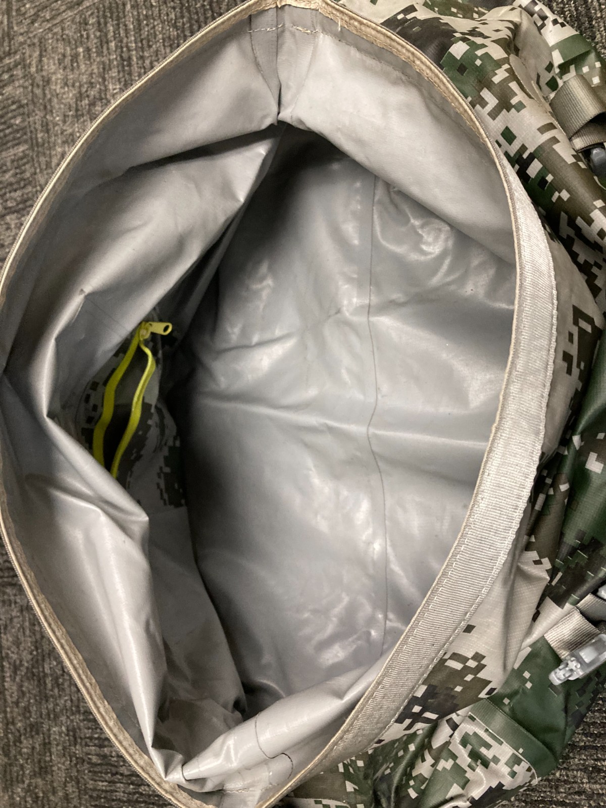 Skog Å Kust Duffel Bag Heavy Duty Waterproof Sports Travel 40L Camo