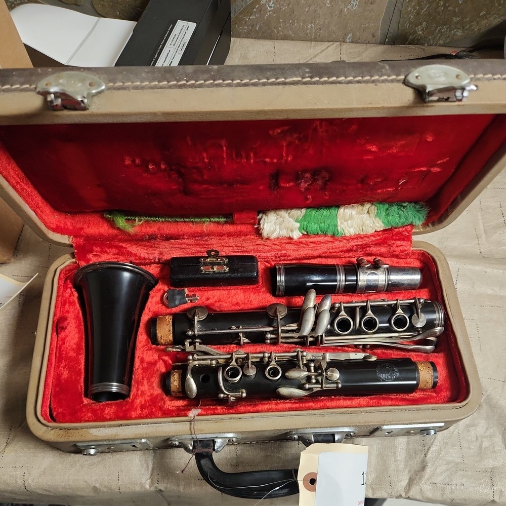 Hsinghai Vintage Clarinet in  Case - Untested