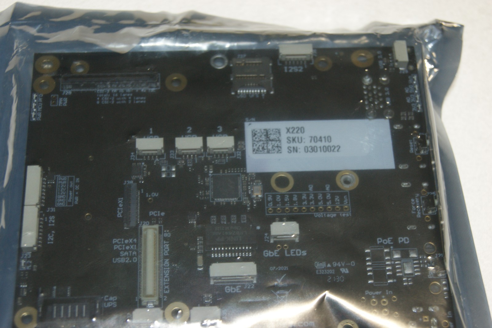 Auvidea X220 carrier board for the NVIDIA Jetson AGX Xavier System-on-Module SOM
