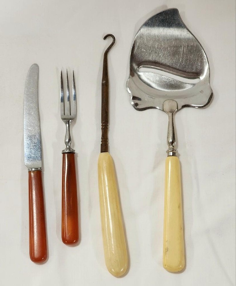 23 Pcs Vintage Bakelite Handle Flatware Mixed Lot