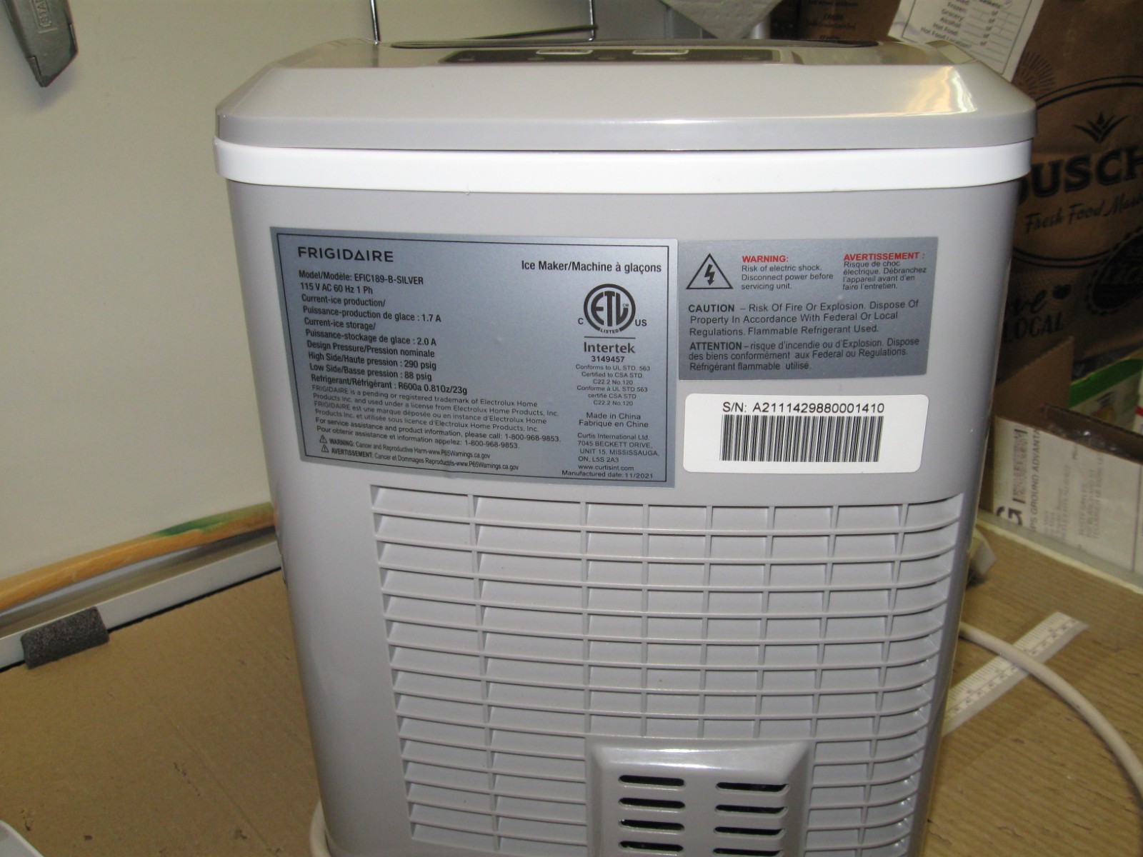 Portable Ice Maker, Frigidaire, Countertop/Picnic Table/Camping, Used Once