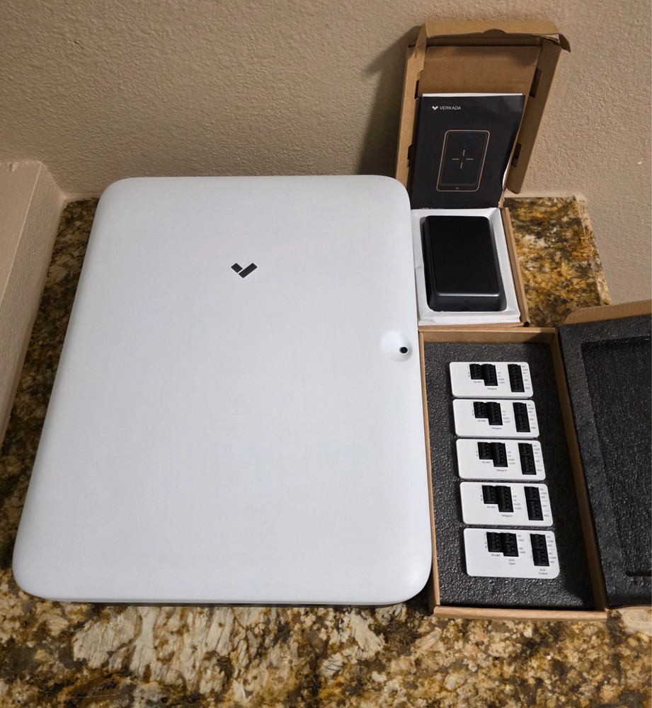 Verkada Door Access Controller AC41-HW with AD31 Reader