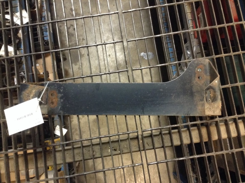 Mack CX VISION Brackets, Misc BETWEEN FENDER AND STEPS