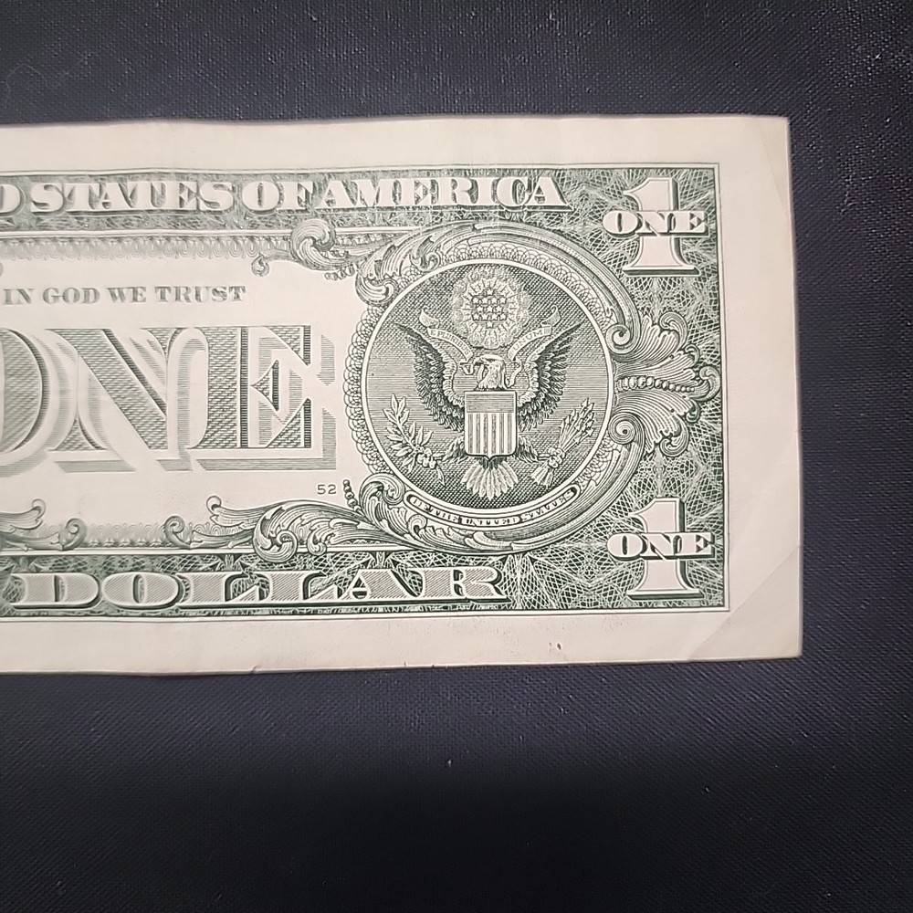 ERROR MISALIGNED MISCUT. ONE DOLLAR BILL