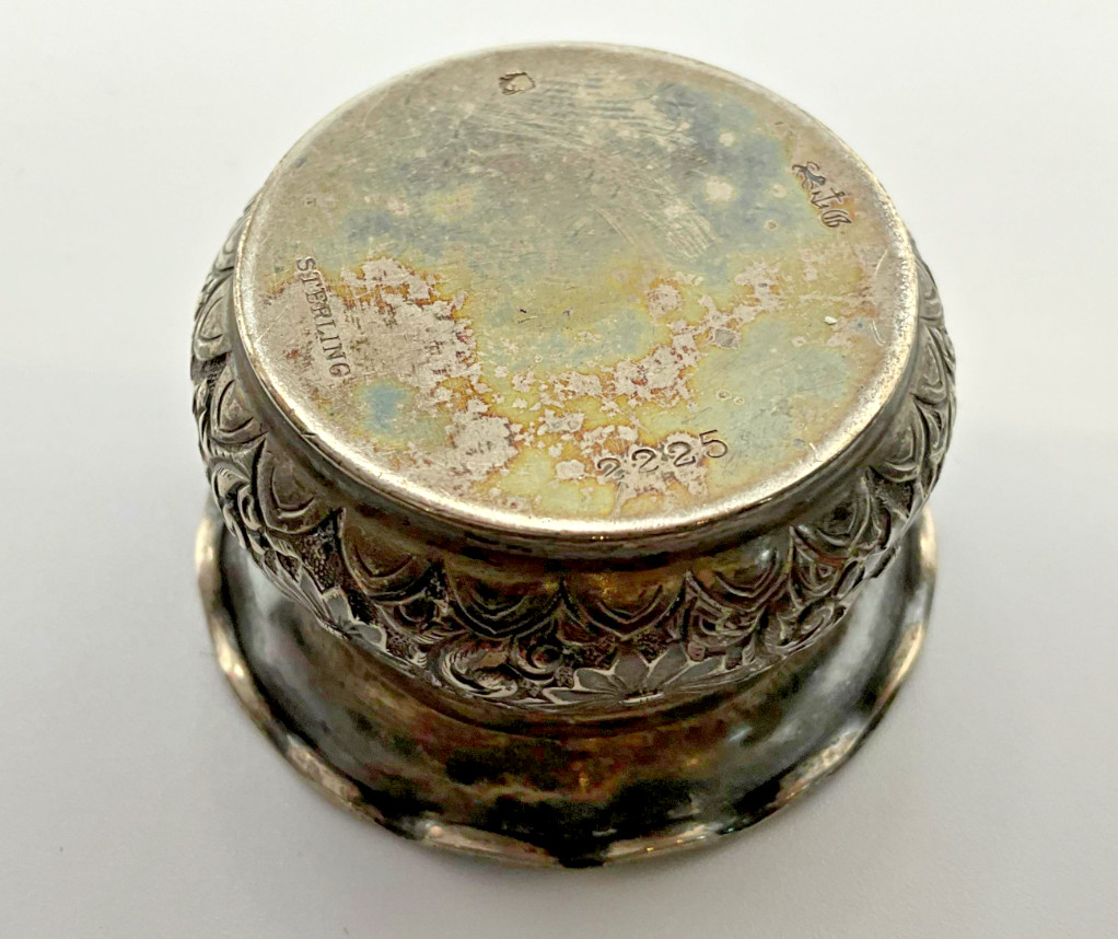 S Kirk & Son Sterling Silver Repousse Salt Cellar + 6 Spoons - 925 Sterling