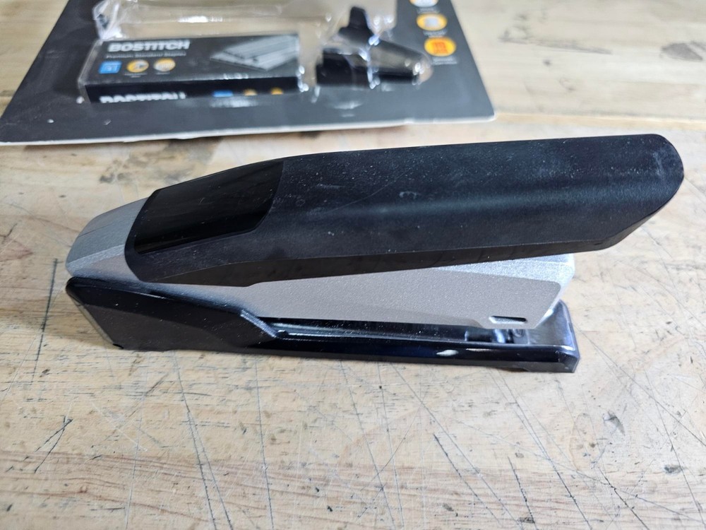 Bostitch Premium Desktop Stapler Value Pack Staple Remover + 5000 Staples