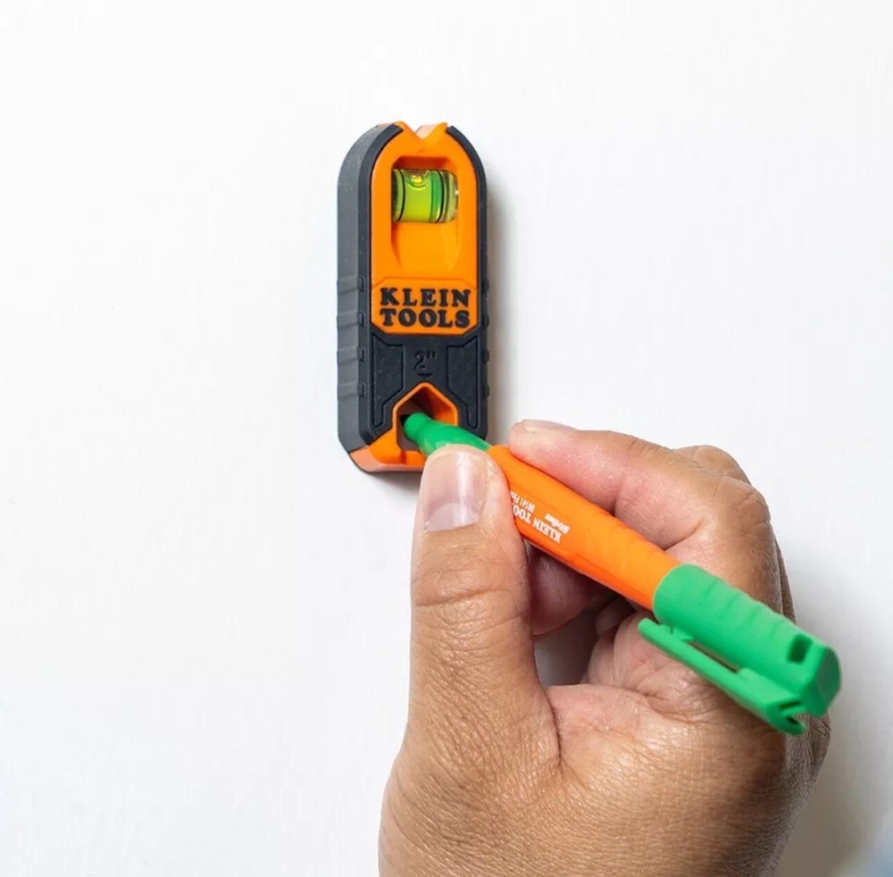 Klein Tools Compact Magnetic Stud Finder MSF100 Detects Metal Studs & Fasteners
