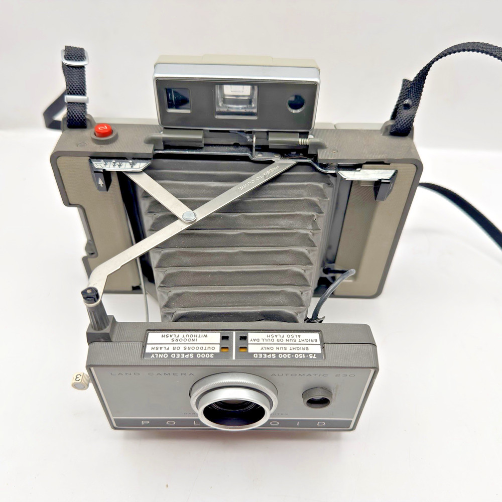 Polaroid Automatic 230 Vintage Land Camera With Strap & Case - Untested