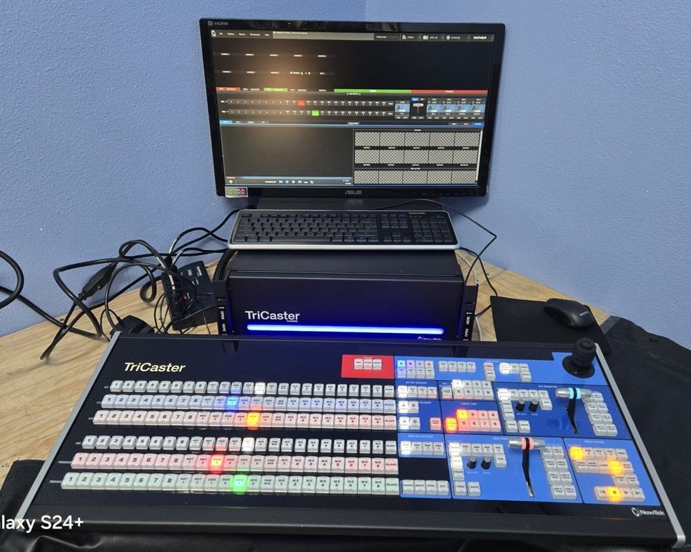 NewTek TriCaster TCXD 8000 W/ Control Surface Unit (BINZ001B)