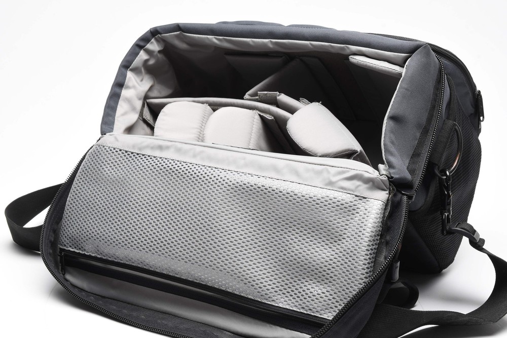 Lowepro Nova 5 Gray camera shoulder bag, clean, Very nice!