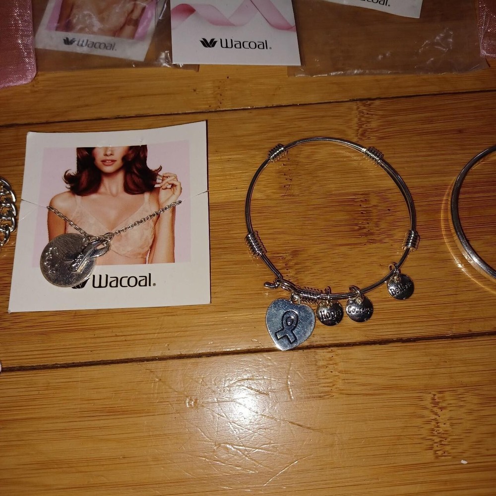 Wacoal Breast Cancer Awareness Bundle