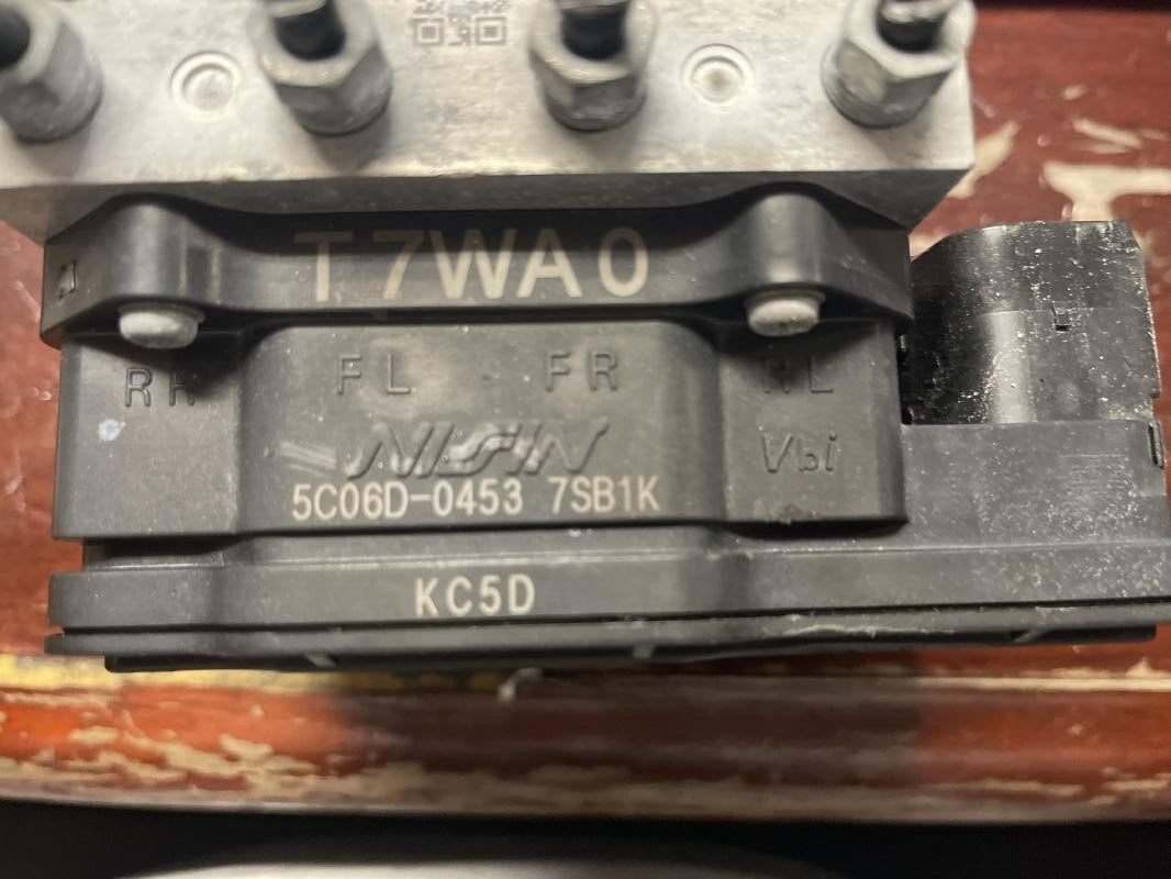 2016-2018 Honda HR-V ABS Anti-Lock Brake Pump Control Module Assembly FWD AT CVT