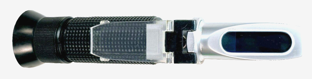 BrixTek Brix 0-32% Hand-Held Refractometer With Case