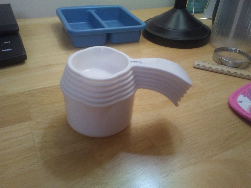 Tupperware curved handled measuring cups ergo
