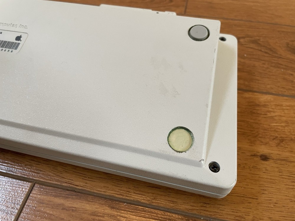 VINTAGE APPLE KEYBOARD M0110A UNTESTED MISSING 1 KEY