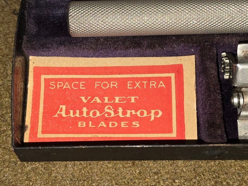 WWI Valet Auto Strop Razor Set