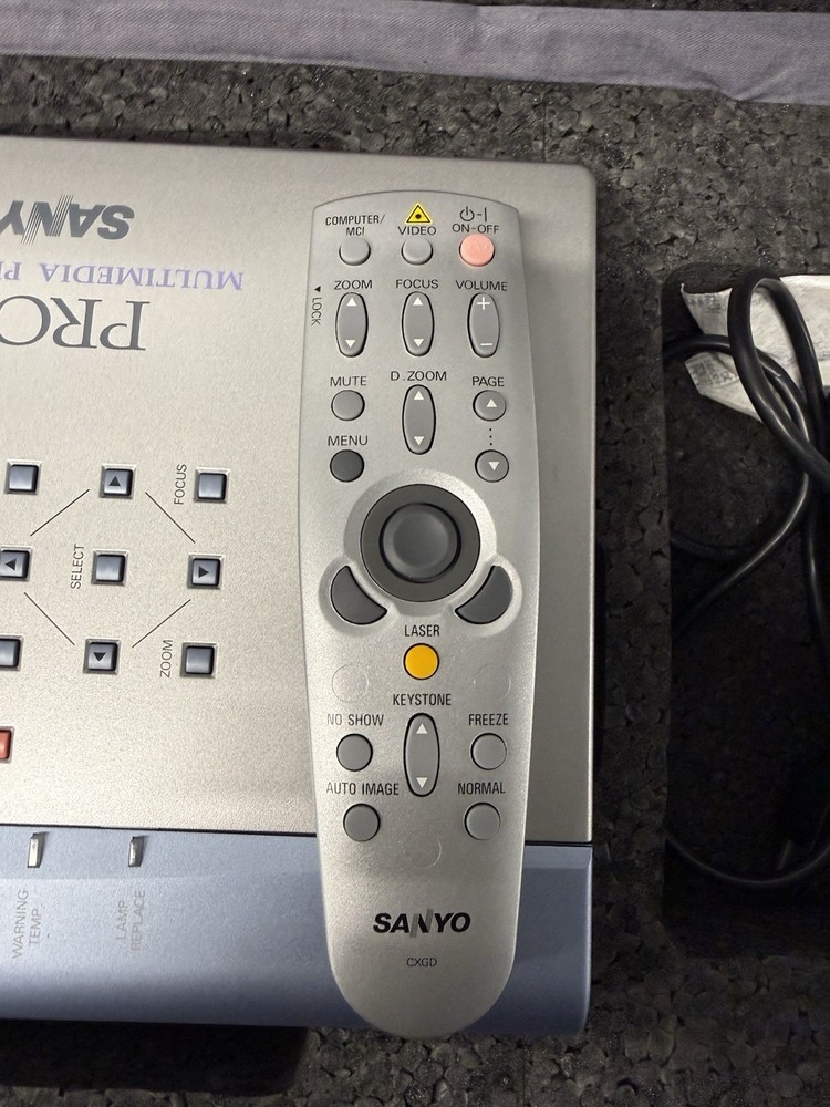 Sanyo Pro X Projector PLC-SU20N Customized Samsonite Gutted Luggage Remote Cable