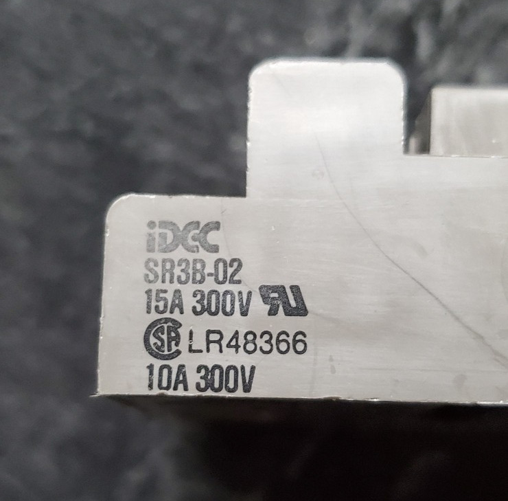 IDEC SR3B-02 RELAY SOCKET-NEW