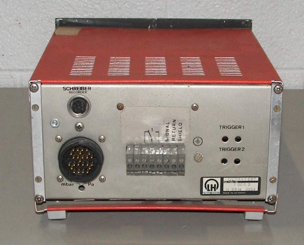 LEYBOLD ULTRA TEST F HELIUM LEAK DETECTOR REMOTE BOX