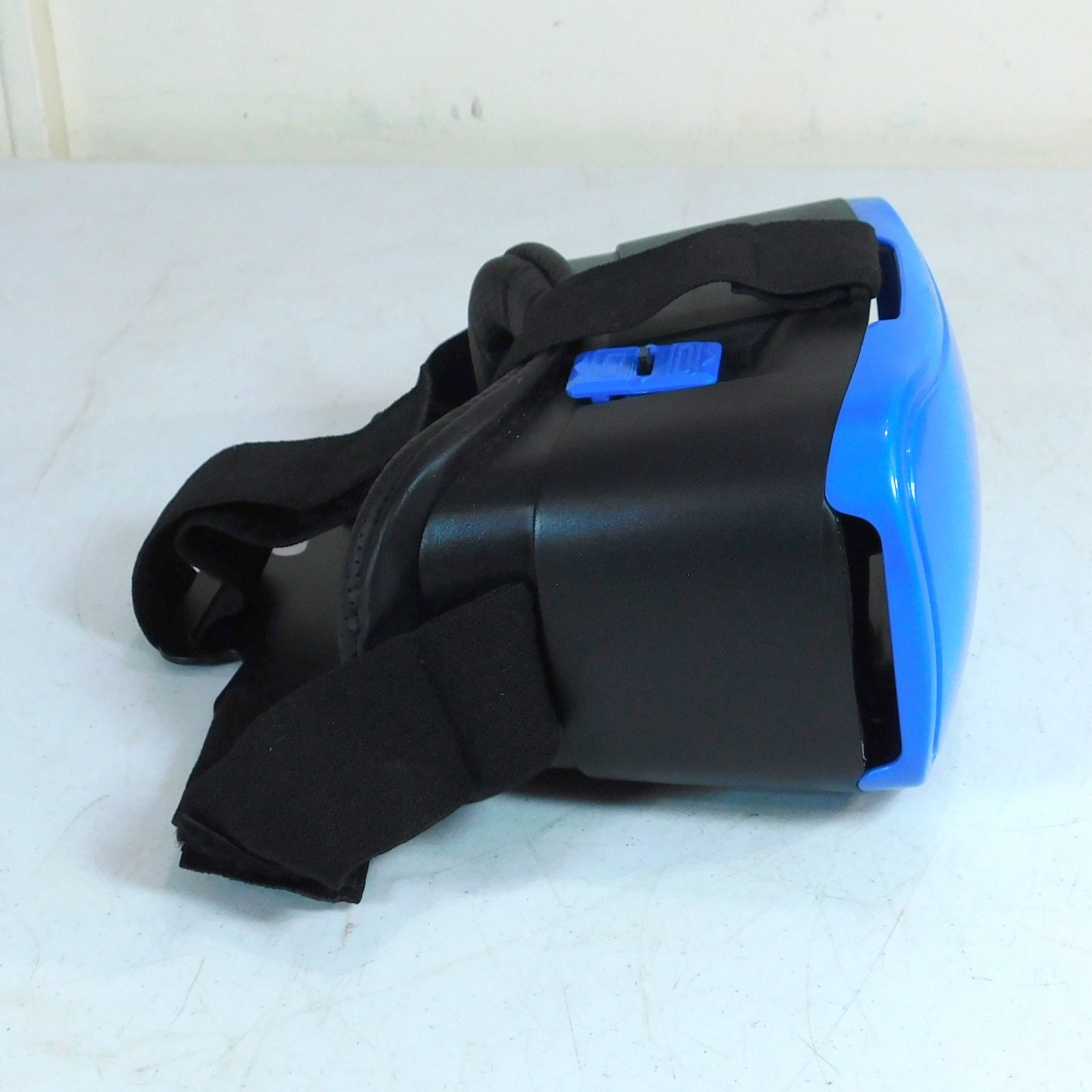 Onn Virtual Reality VR Smartphone Headset Blue Black Up To 6 Inch Screen