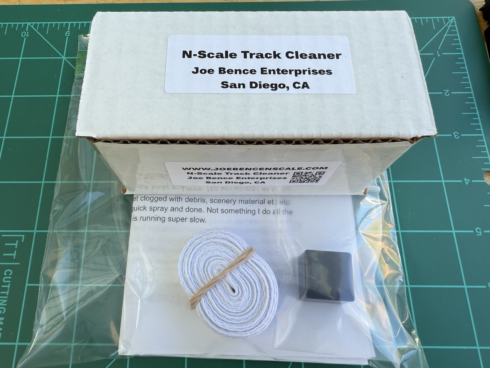 N-scale track cleaning car