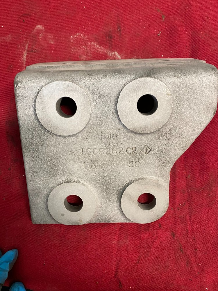 INTERNATIONAL BRACKET, RIGHT FRONT ENGINE MOUNT 1668262C2 NAVISTAR