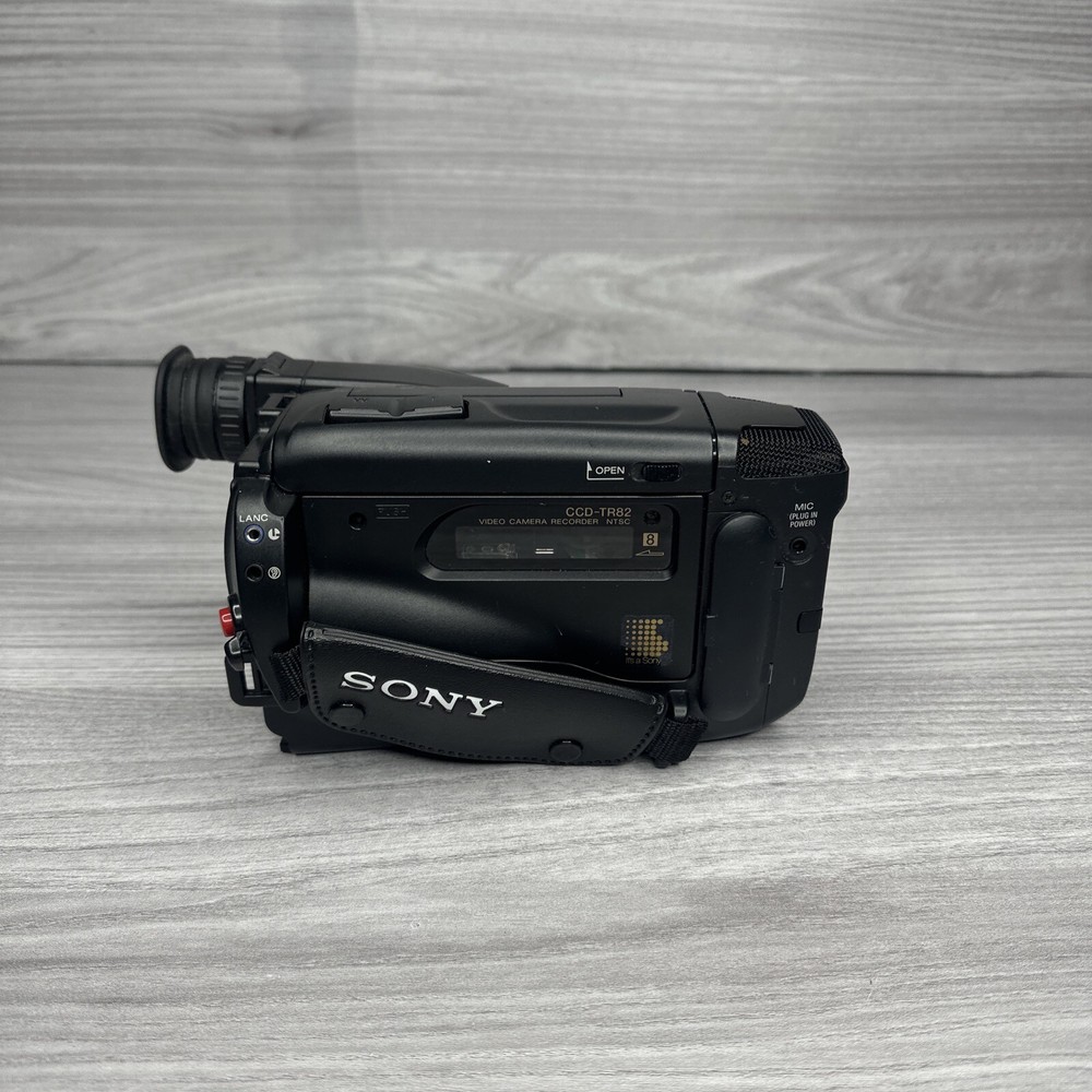 SONY HANDYCAM CAMCORDER CCD-TR82 with Extras **UNTESTED**