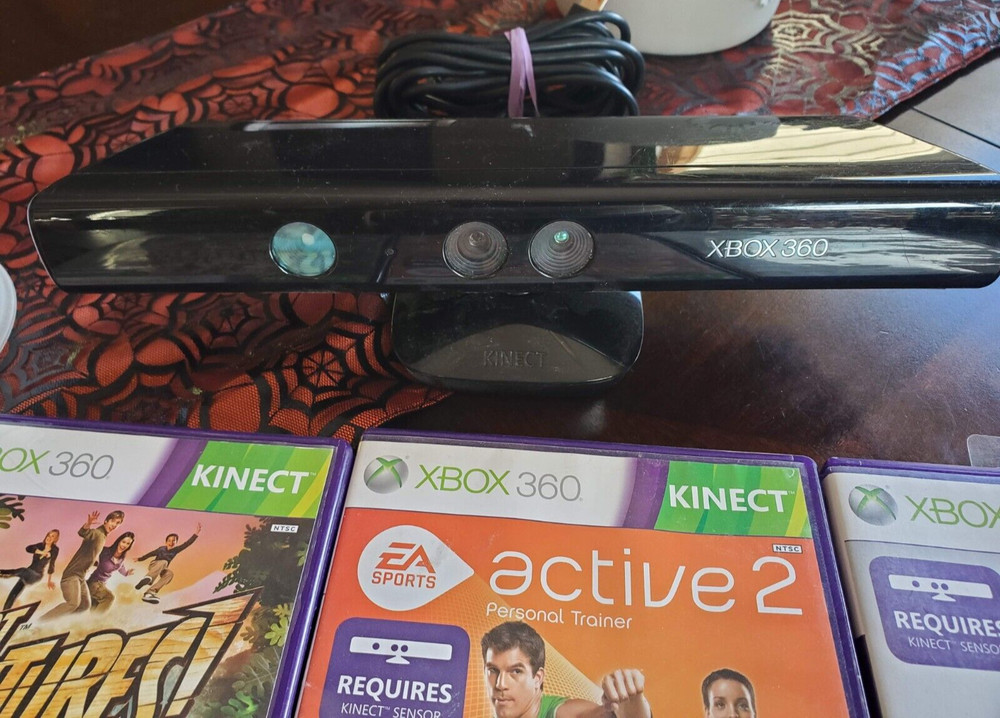 Kinect Xbox 360 1414 bundle + 3 Games: Your Shape, Active2, Connect Adventures