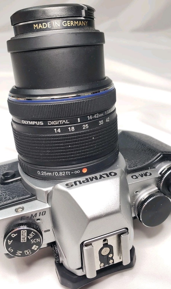 Olympus OM-D E-M10 Digital Camera For Parts