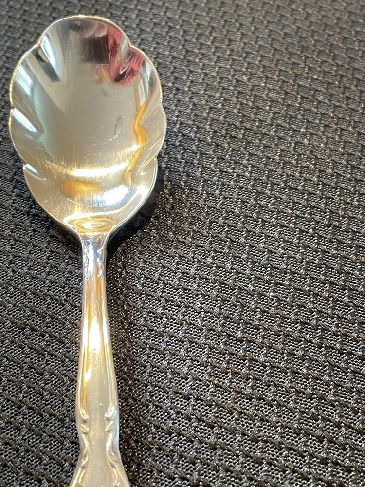 Wm Rogers BEVERLY MANOR Silver Plated Sugar Shell Spoon 5 7/8”