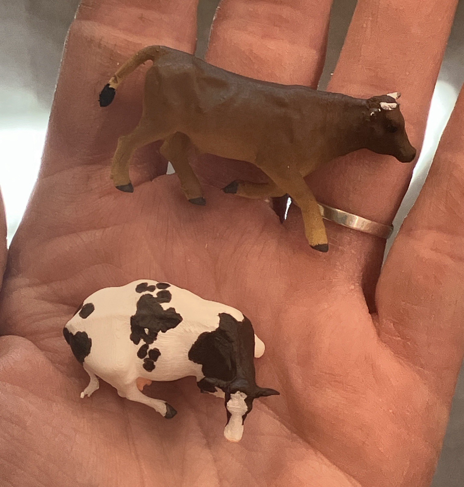 3D Print 1:64 - Laying Down Cow & Running Bull Cattle Farm Scene Like Ertl