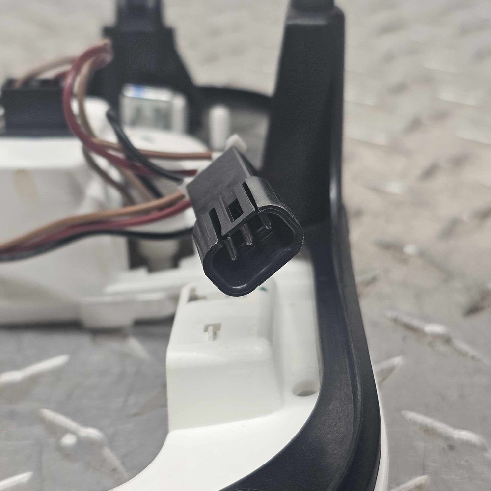 2011 CHEVY MALIBU FRONT UPPER ROOF READING MAP LIGHT LAMP BULB MOUNT BRACKET OEM