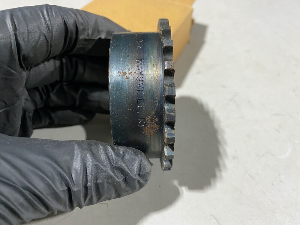 One (1) Browning CHC35H24 Chain Coupling Half Sprocket, NOS