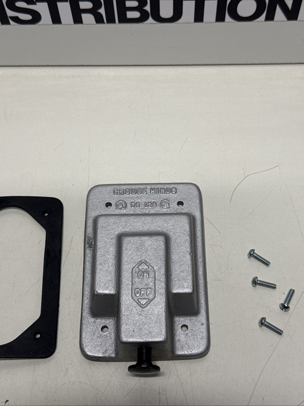 DS128 - Crouse-Hinds Cast Aluminum Single-Gang Raintight Snap Switch Cover with