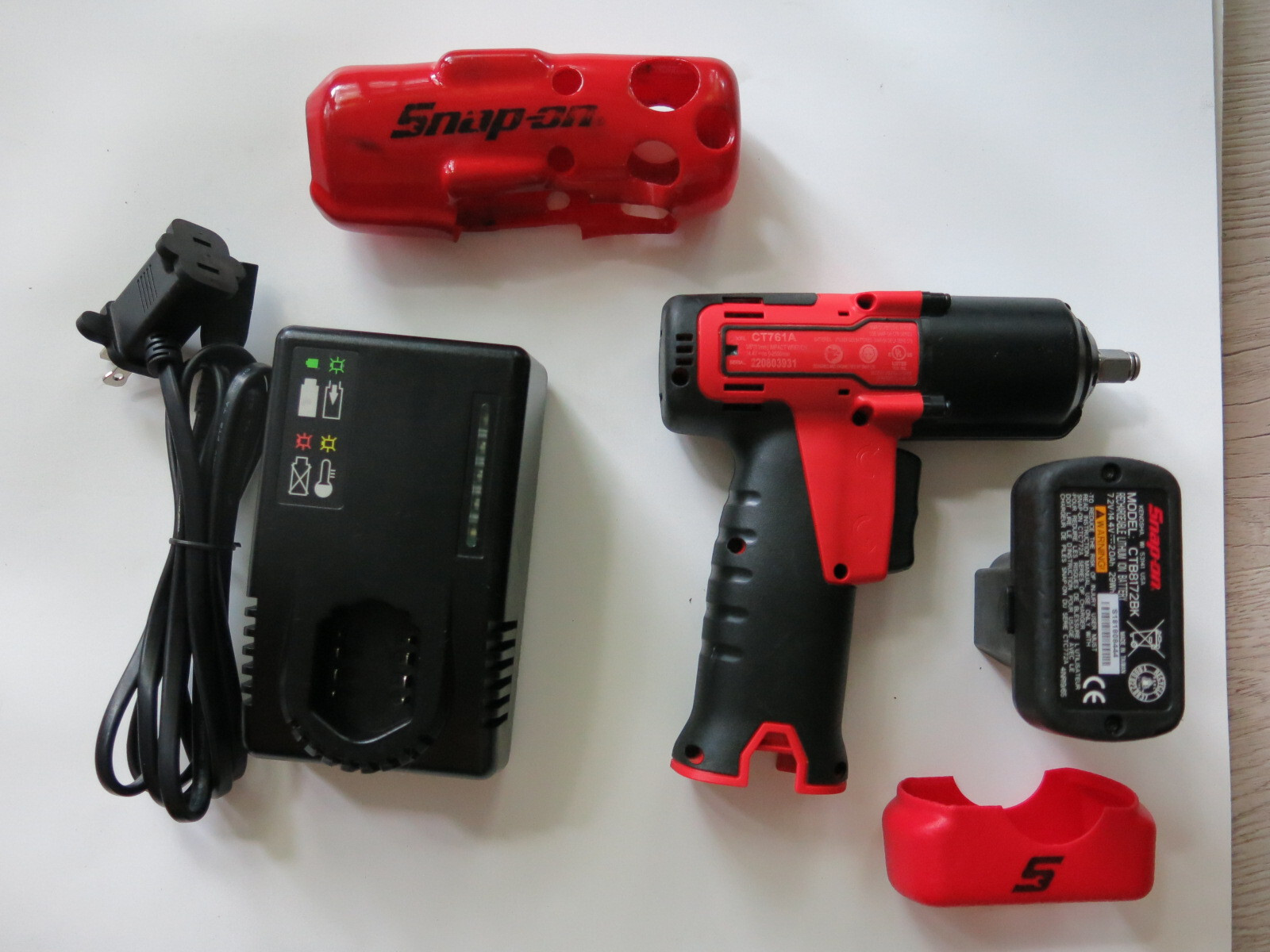 Snap-On CT761 Impact Wrench 3/8" 14.4v Cordless Battery & Charger Boots Set