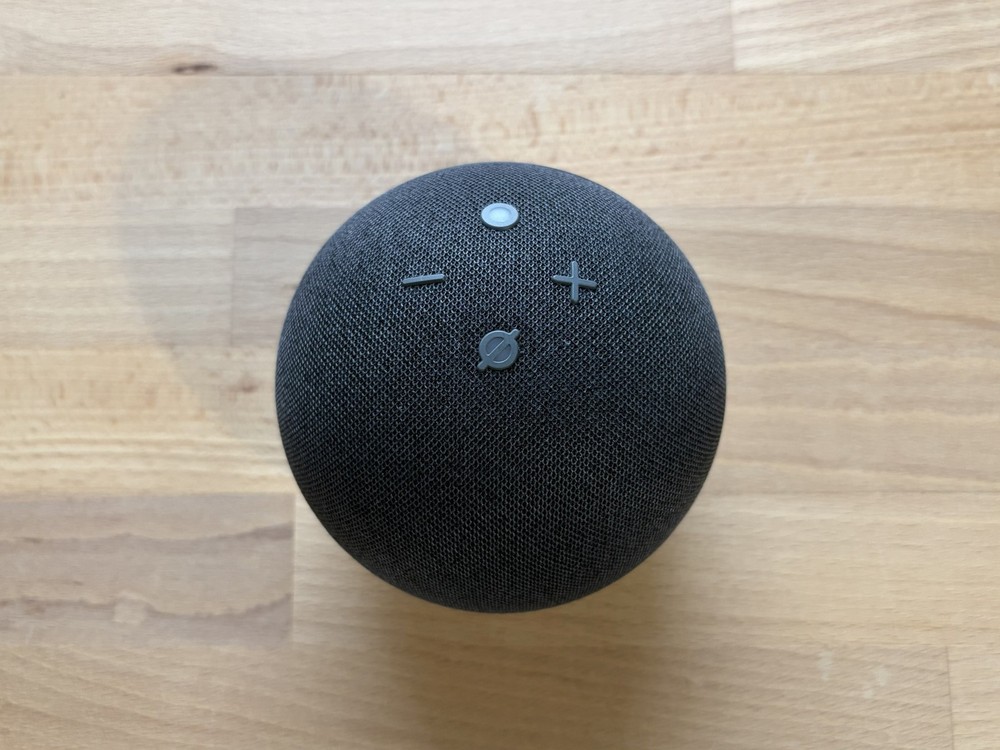 Amazon Echo Dot (4th Generation, Charcoal) w/ Charger [Pre-owned]