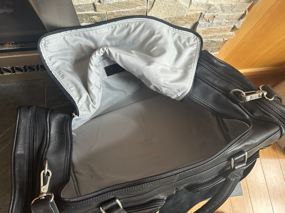 Piel 20" Duffel Bag with Pockets, Black, One Size **Excellent**