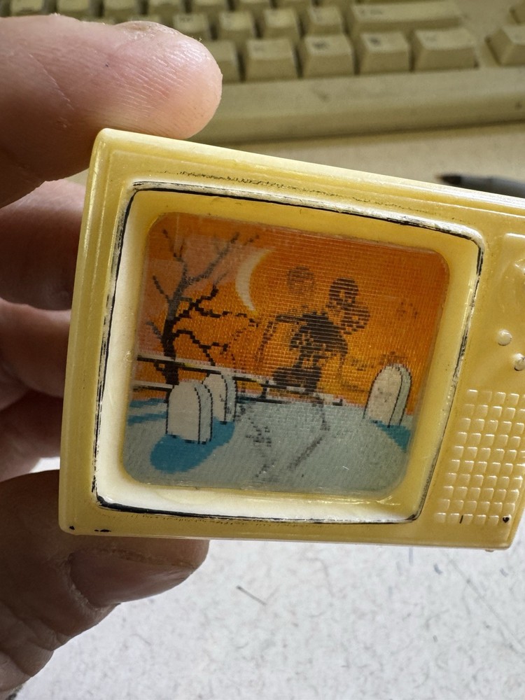Extremely Rare Wiggle Tv Pencil Sharpener Case Only Graveyard Dancing Skeleton
