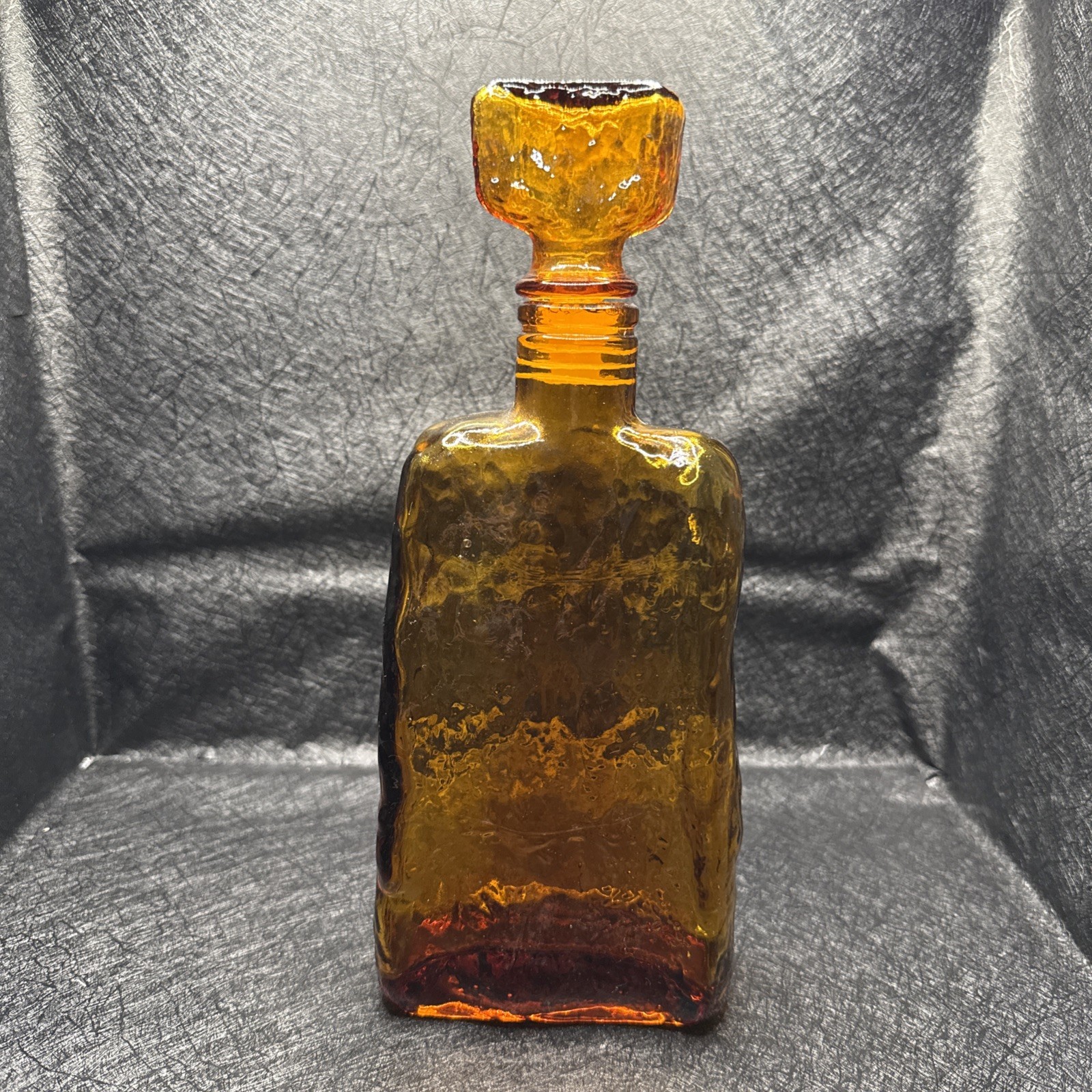 Empoli amber tree bark textured 11" decanter with stopper
