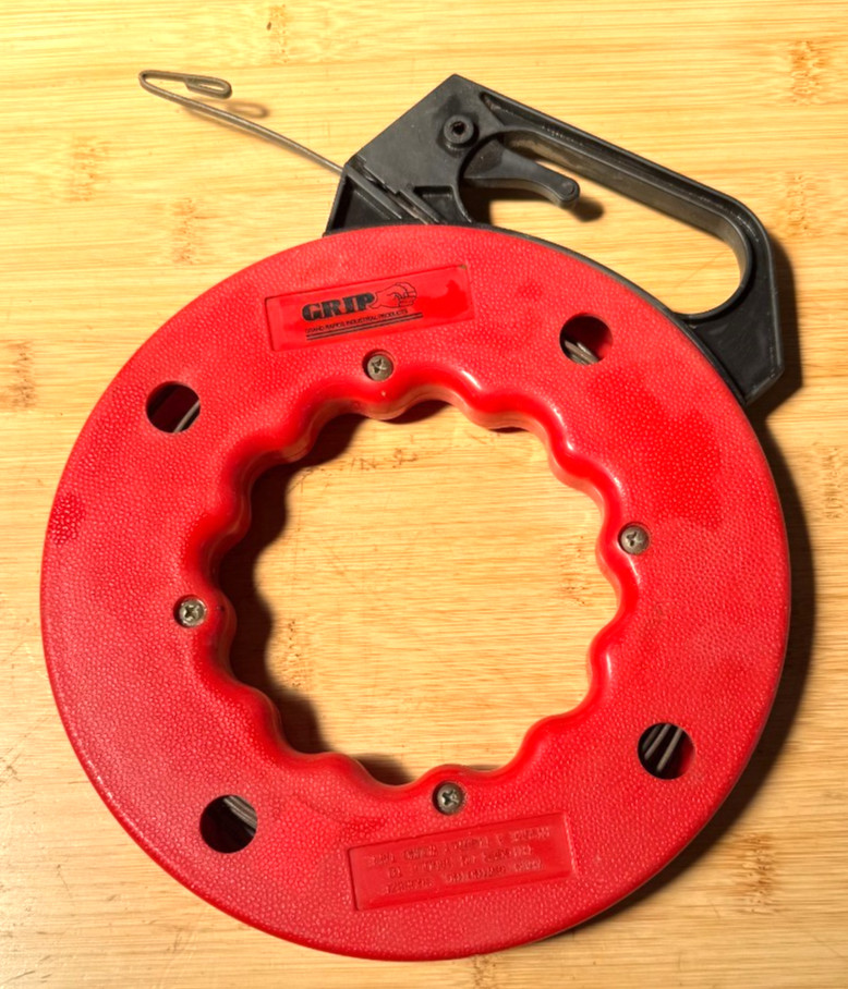 Grip Fish Tape Wire Cable Line Puller 100 ft 1/8 with Hard Plastic Case