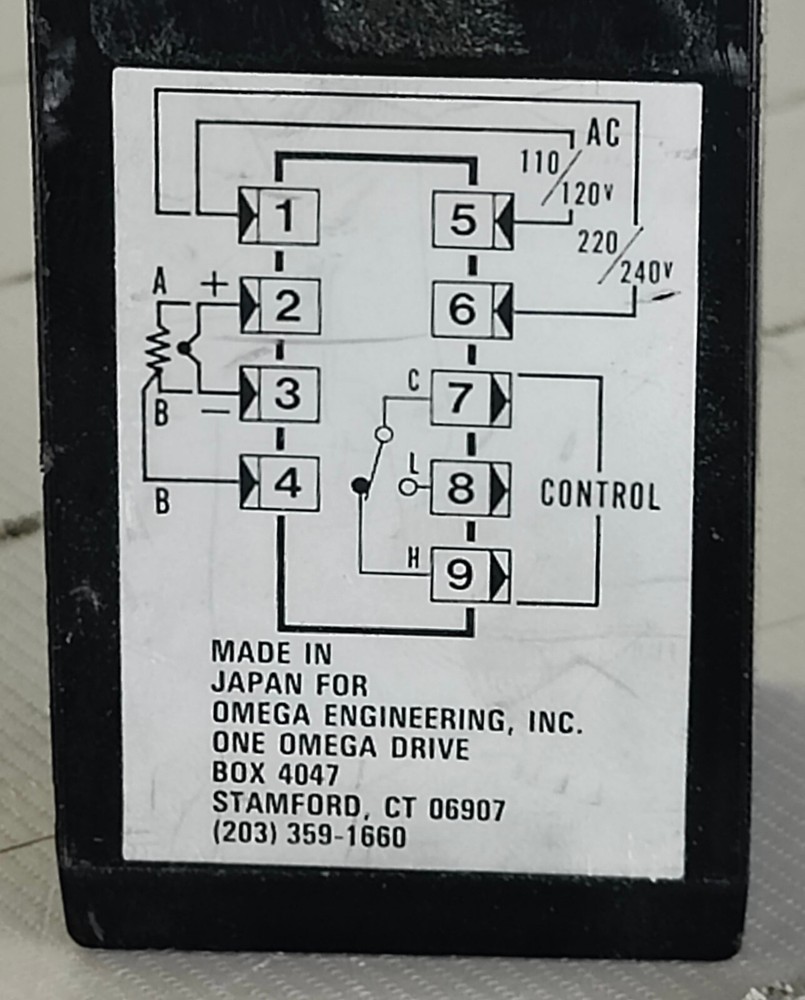 Omega CN375 Digital Temperature Controller 0-999 Degrees Celsius