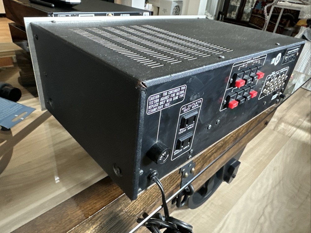 Marantz 1060B Integrated Stereo Amplifier