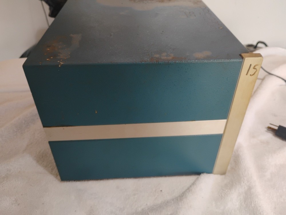 ECI 40500 Signal Generator - Powers On